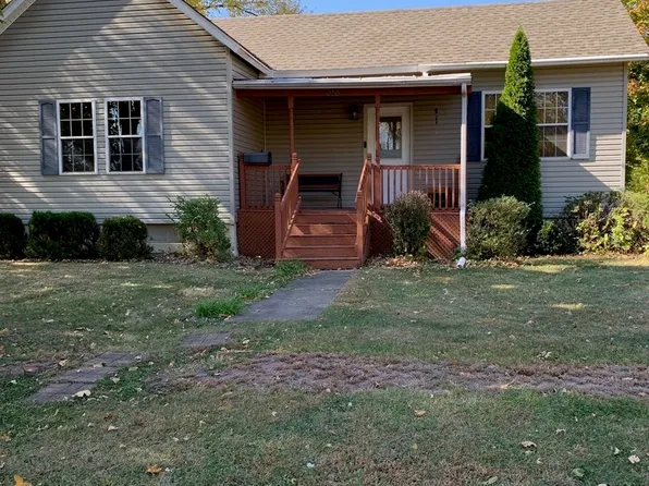 314 S 5th Ave, Chenoa, IL 61726