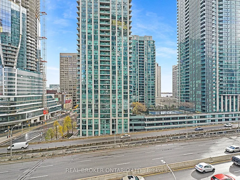 18 Yonge St #1013 — Photo 11
