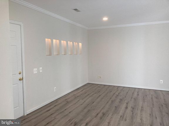 3rd image of 4632 Latrobe Pl N