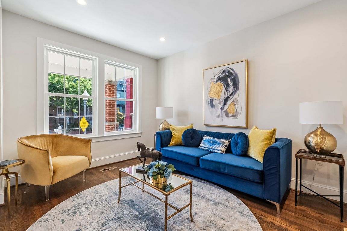 next background image