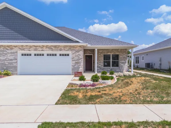 514 S 6th St, Fairbury, IL 61739