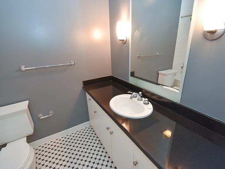 915 Franklin St #2H — Photo 15