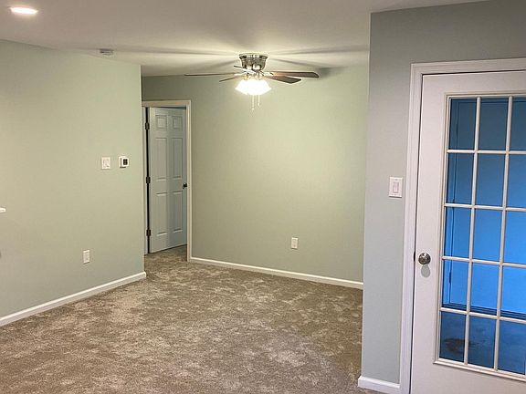 3rd image of 512 Diamond Dr #512