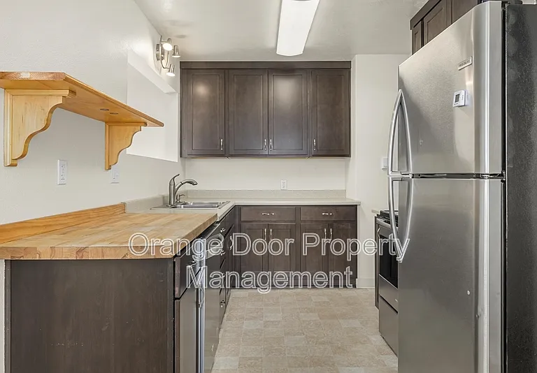 834 S 72nd St — Photo 13