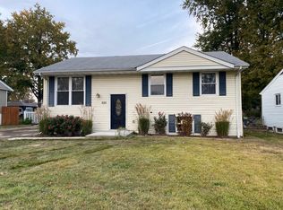 325 Chrysler Ln, Fenton, MO 63026