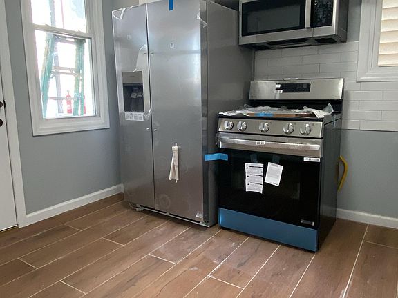 3rd image of 553 Kennedy Blvd Floor 1