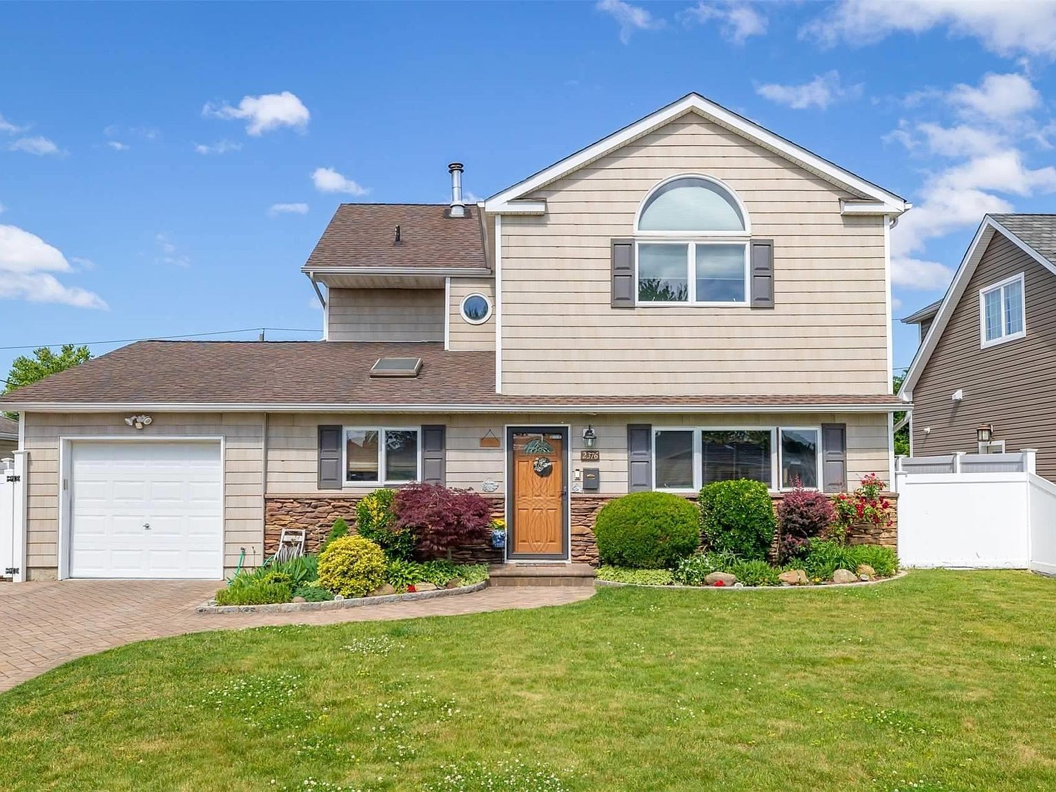 2376 Willoughby Avenue, Seaford, NY 11783 Zillow