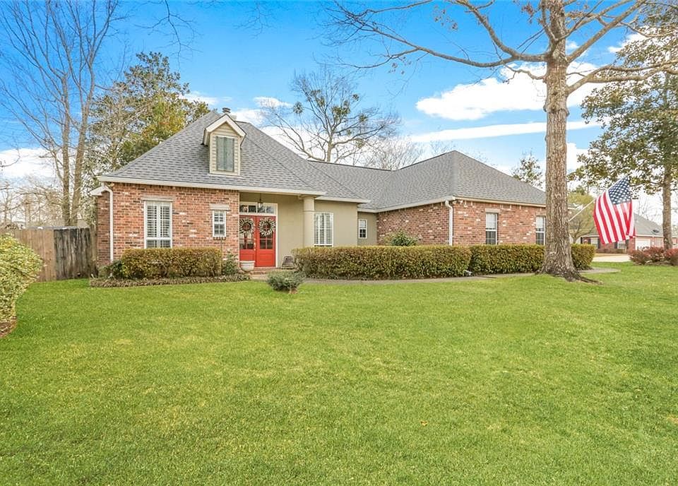 1st image of 813 Woodmont Dr