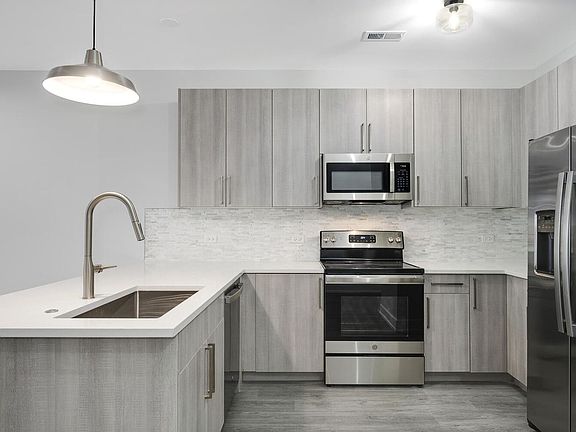 5th image of 824 E 61st St #310
