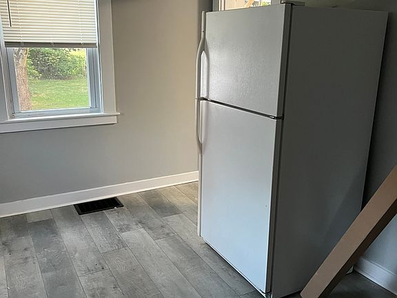 5th image of 32 Grand Ave #32