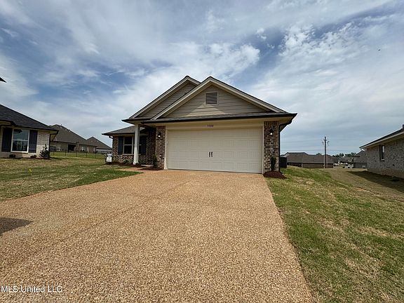 3rd image of 3508 Jaguar Blvd