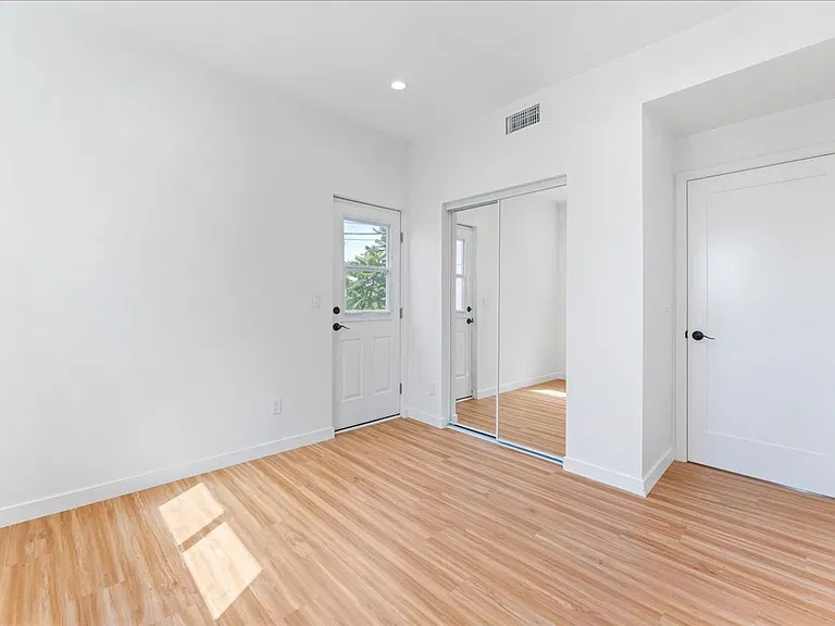 4019 W Mont Clair St — Photo 12