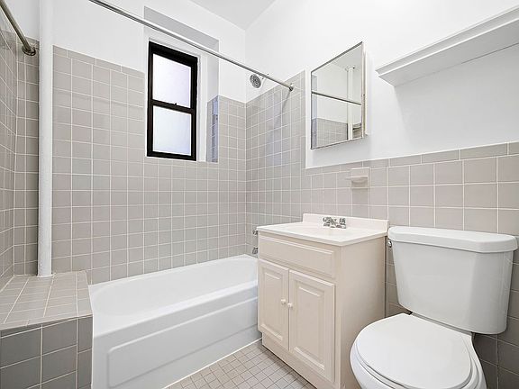 4th image of 834 Riverside Dr APT 1E