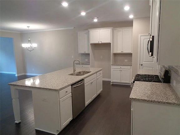 5th image of 669 Lansing Grove Way