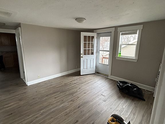 4th image of 27 Nelson St #2