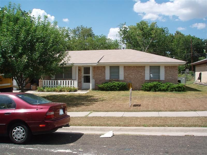 1st image of 927 Willowbrook St