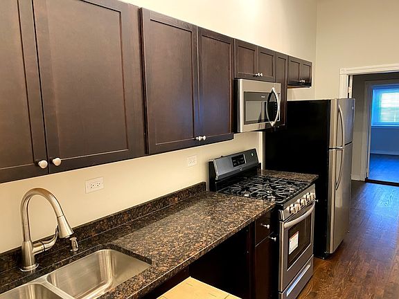 4th image of 2601 W Augusta Blvd #1