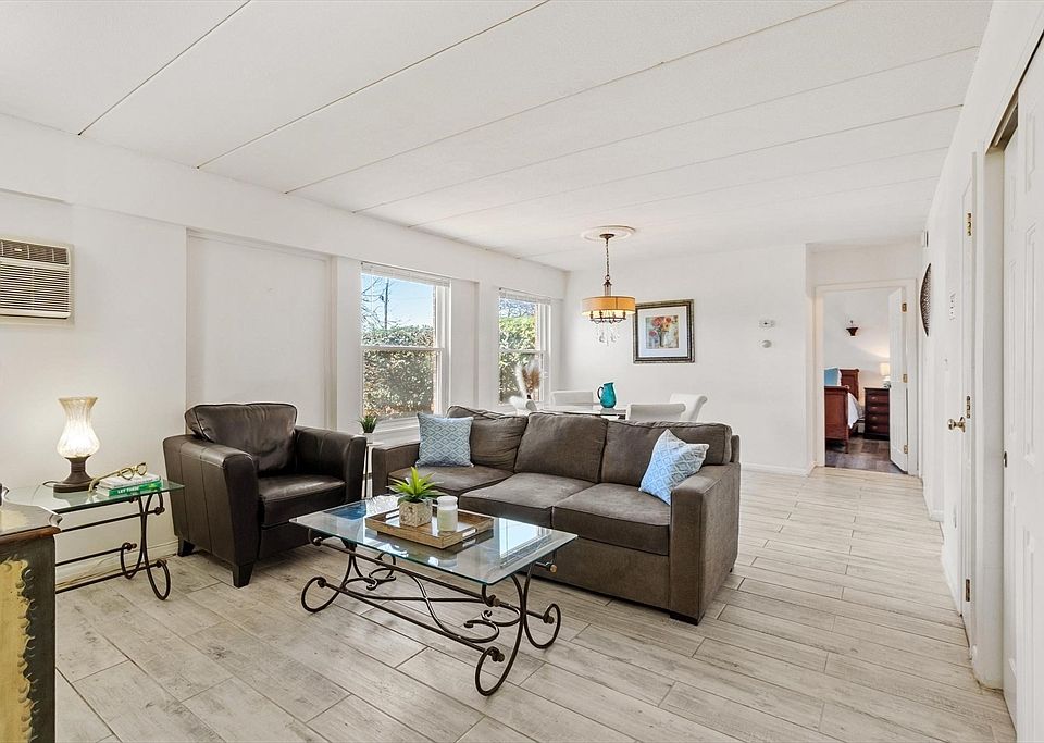 1st image of 122 Main St APT 100