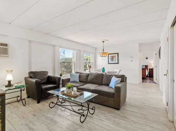 122 Main St APT 100, Stoneham, MA 02180