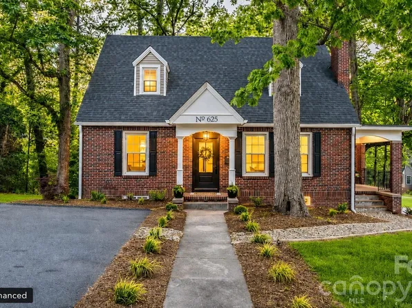 625 4th Street Dr NW, Hickory, NC 28601