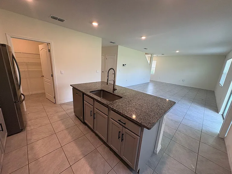 1558 Tali Ln — Photo 8
