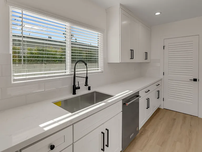 15208 Fernview St #15208 — Photo 22