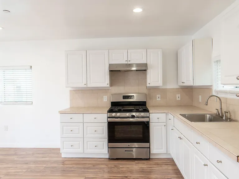 1392 Oriole Pl #A — Photo 8
