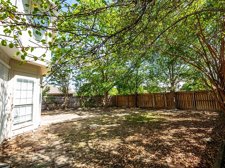 6718 Scarlet Dr — Photo 36