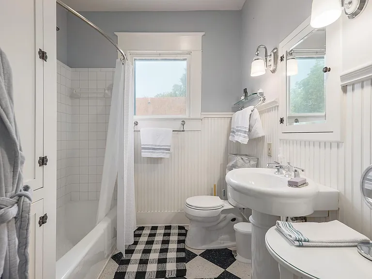 705 Patterson Ave — Photo 4