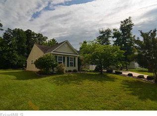 833 Blazingwood Dr, Greensboro, NC 27406