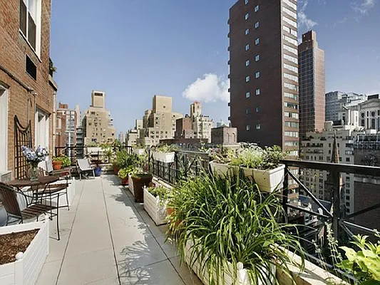 Sold by Sotheby's International Realty | media 6