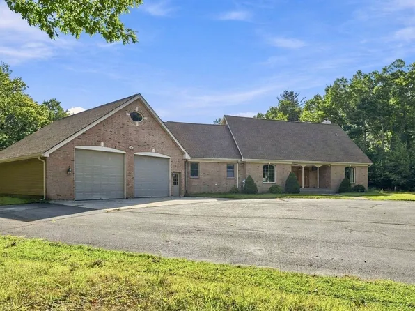 155 Woodland Way, Russell, MA 01071