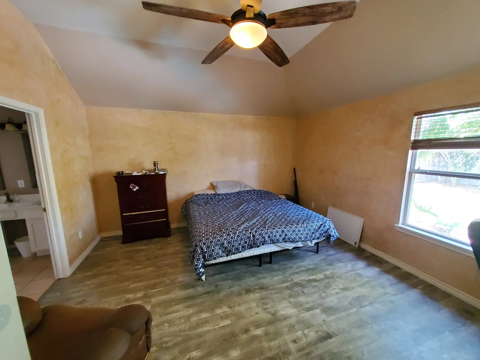 3 bed, 1783 sqft, $2,100 — Photo 4