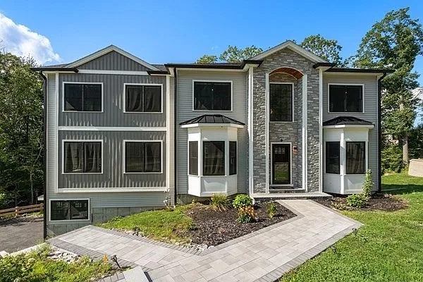 5 bed, 4339 sqft, $6,000 — Photo 1