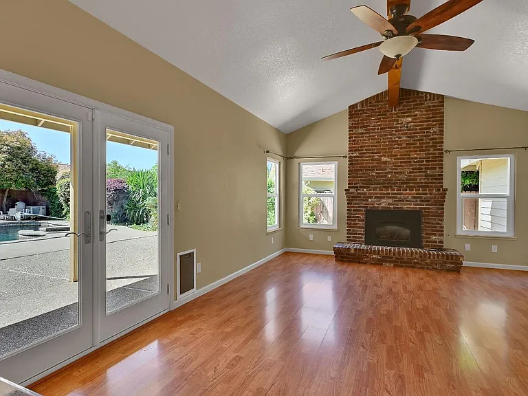 722 Mariner Loop — Photo 17