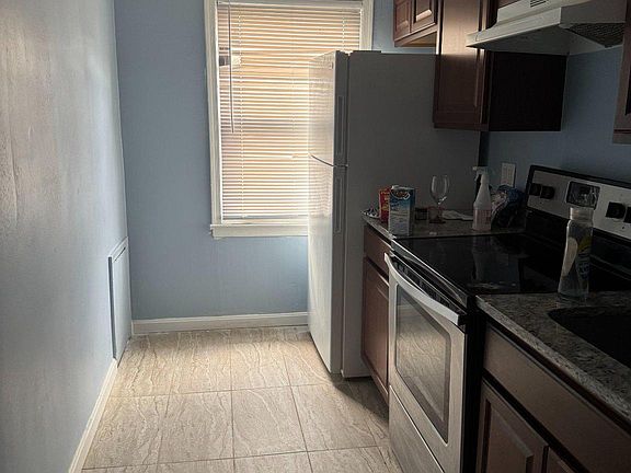 3rd image of 4914-4916 Just St NE