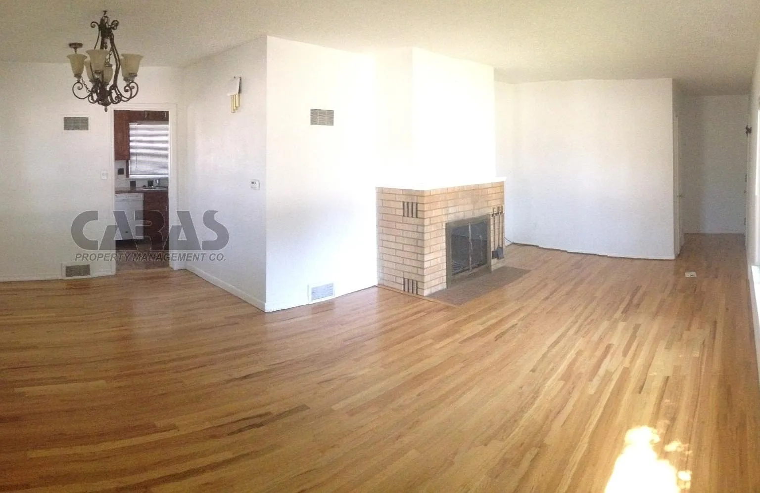 3 bed, 1900 sqft, $2,295 — Photo 2
