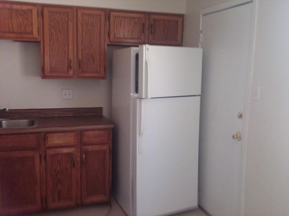 4th image of 1735 Stanton Ave