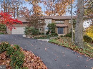 9216 Beech Hill Dr, Bethesda, MD 20817
