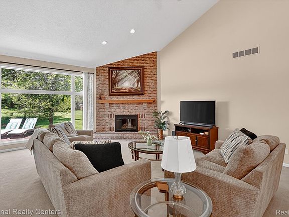5th image of 9326 Park Ln