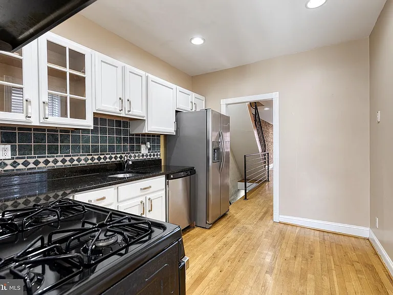 1514 Light St — Photo 9