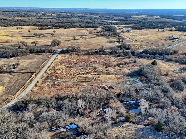 107 W Huron Cir, Nocona, TX 76255