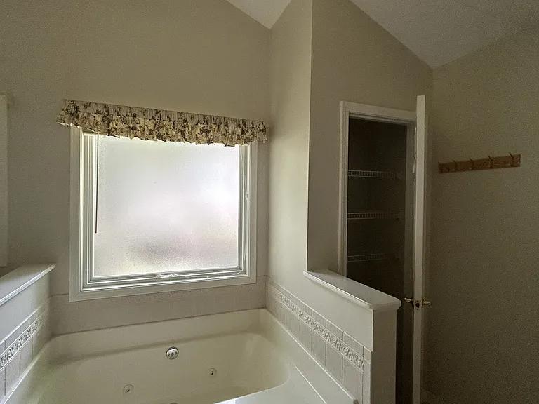 193 Berkshire Loop — Photo 19
