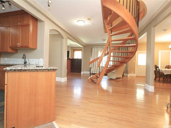 4th image of 34 Laurier AVENUE