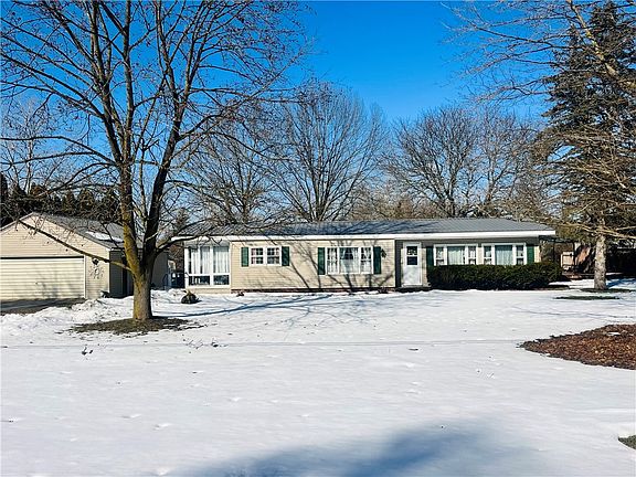 2nd image of 998 Pinewood Rd