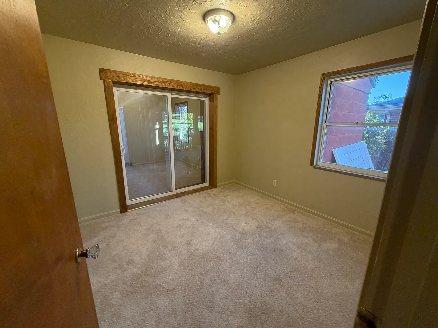3 bed, 1352 sqft, $1,995 — Photo 4
