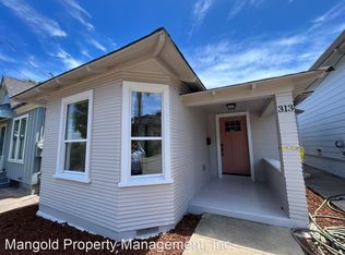 313 11th St, Pacific Grove, CA 93950