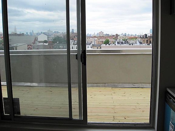 5th image of 25 Montrose Ave APT 603