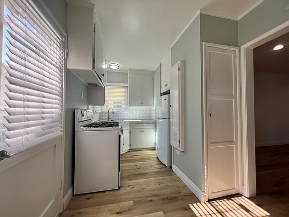 3rd image of 11655 Magnolia Blvd #11655
