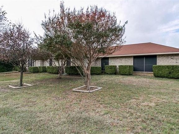 2nd image of 924 E Cannady Cir